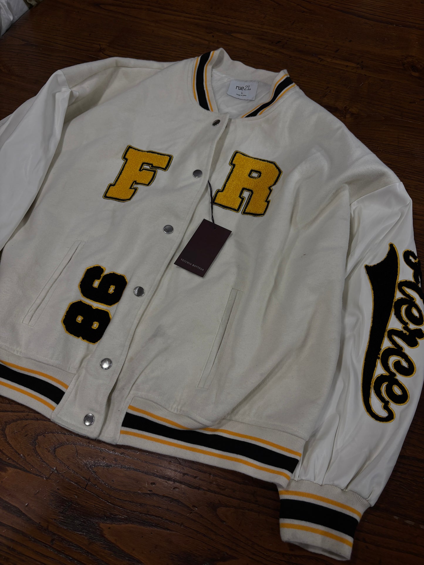 Taille universitaire 50/52 cod111