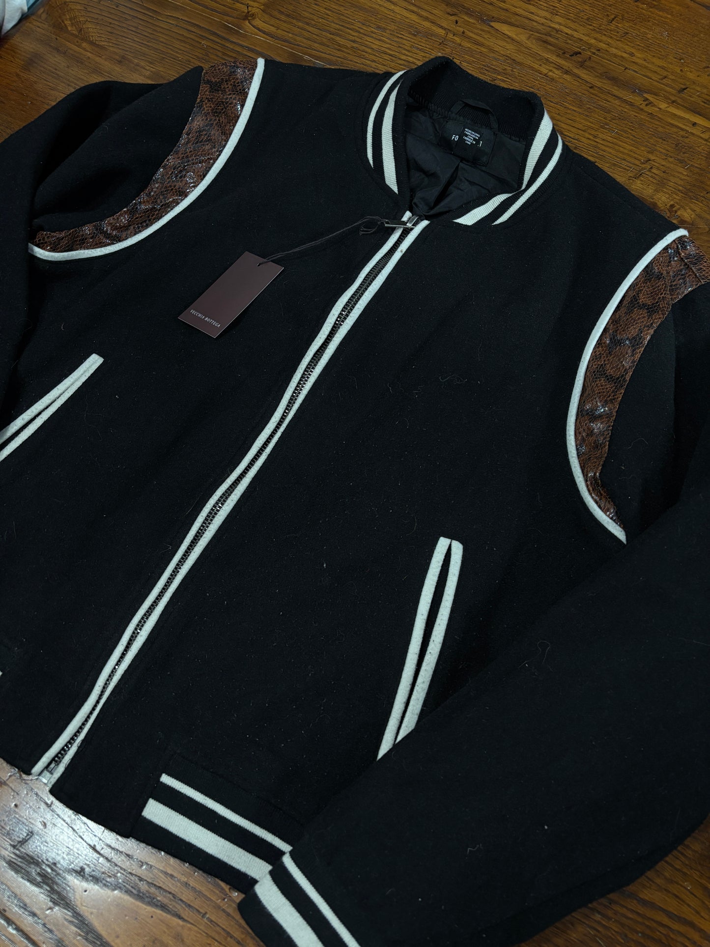 Taille universitaire 50/52, code 118