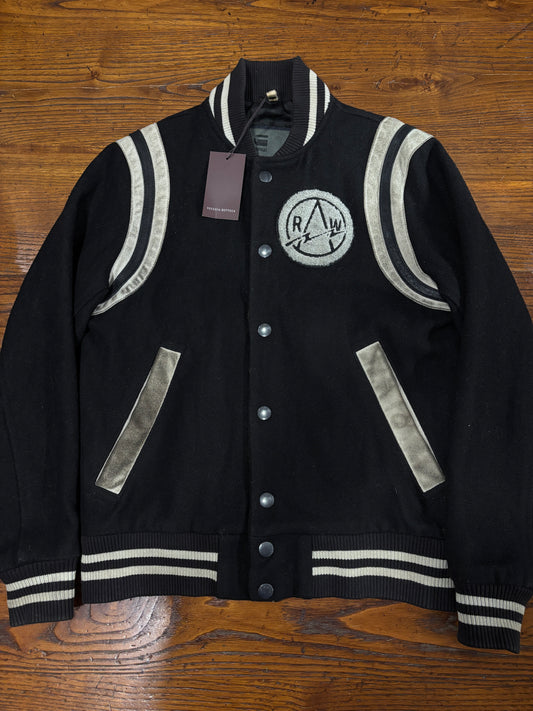 Taille universitaire 44/46, code 117